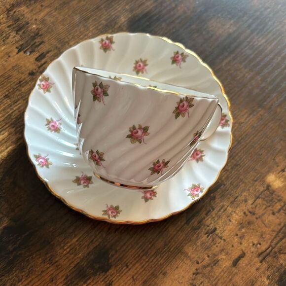 Vintage Aynsley Rosebud Pattern Teacup and Saucer England - Picture 4 of 8